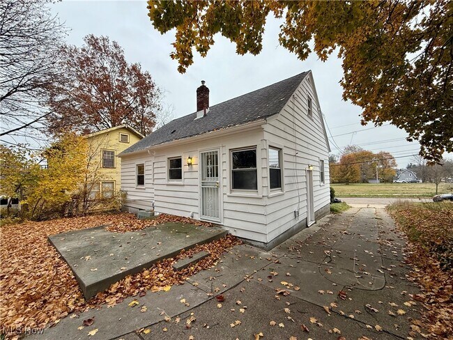 Building Photo - 1055 Whittier Ave