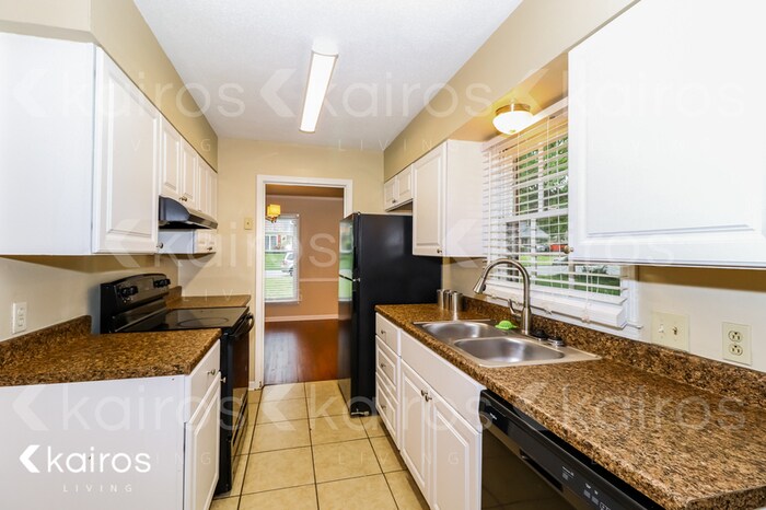 Building Photo - 5824 Tam Oshanter Ave