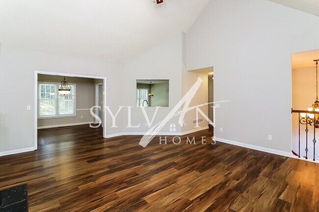 Building Photo - This is the home you've been waiting for!