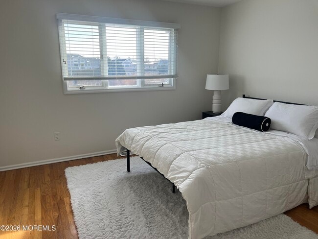 Building Photo - 25 Meadow Ave