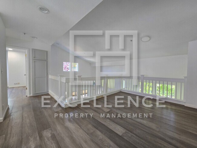 Building Photo - Beautifully Updated 3/2.5 House with Open ...