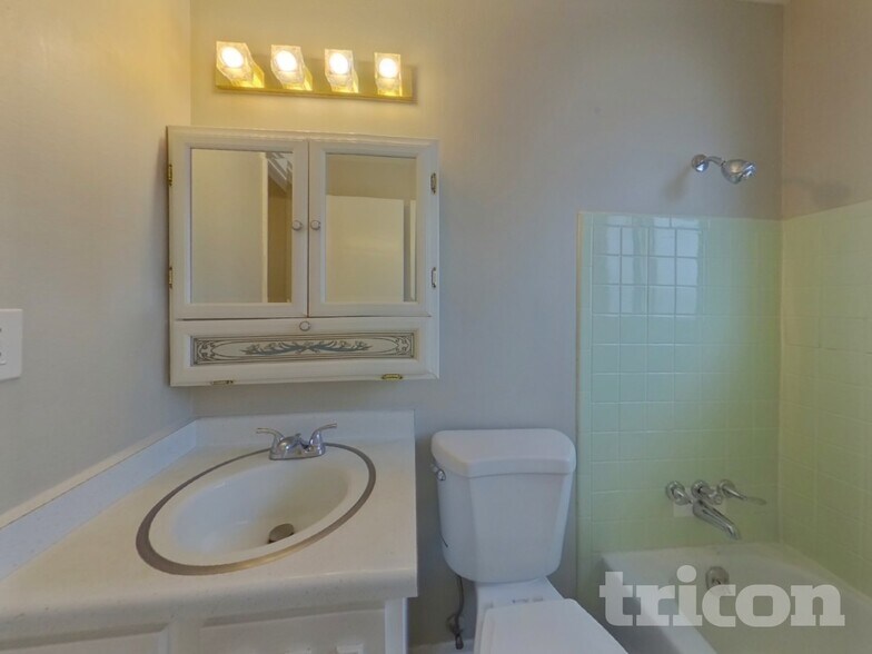 Building Photo - 1317 Doyle Pl