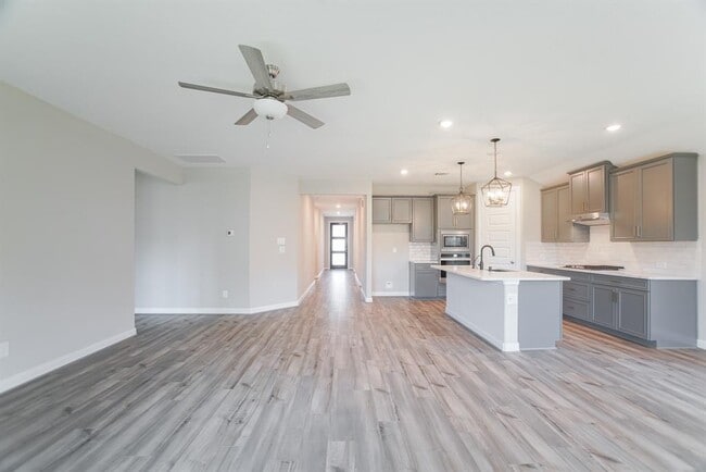 Building Photo - 9852 Pearly Everlasting