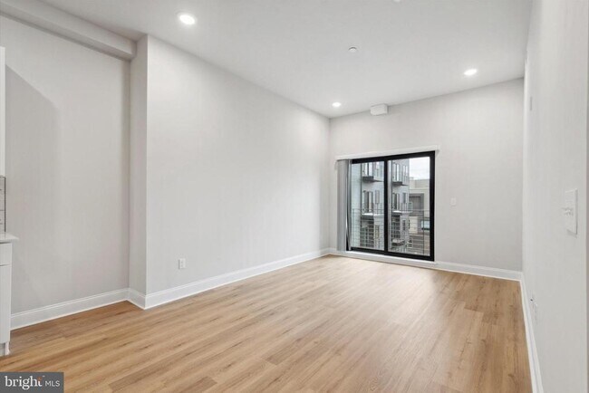 Building Photo - 2143 E Lehigh Ave