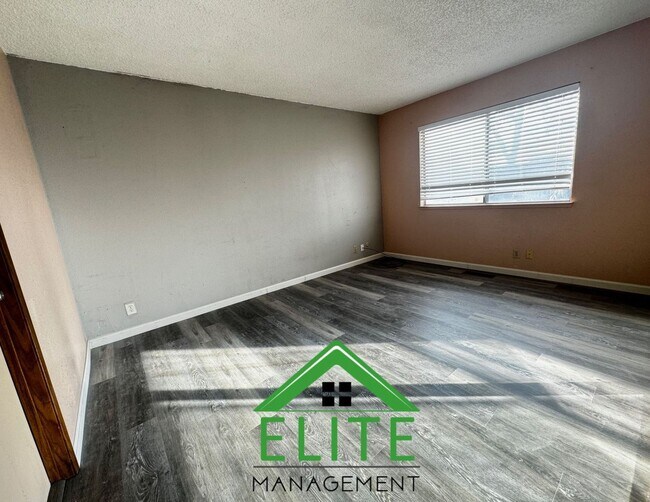 Building Photo - **Charming 3-Bedroom Home in a Quiet Sacra...