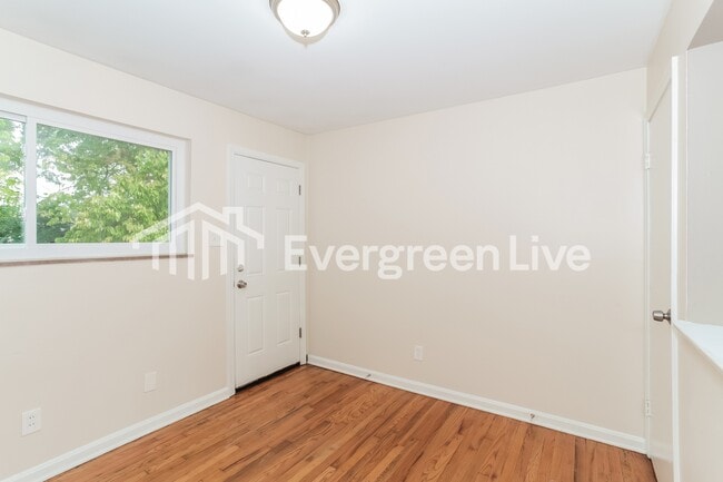 Building Photo - 154 Riddle Rd