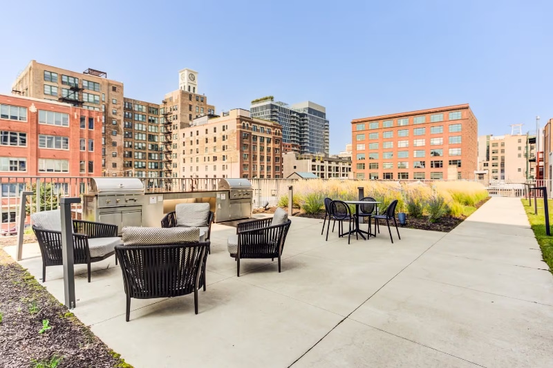 Building Photo - 413 S Halsted St