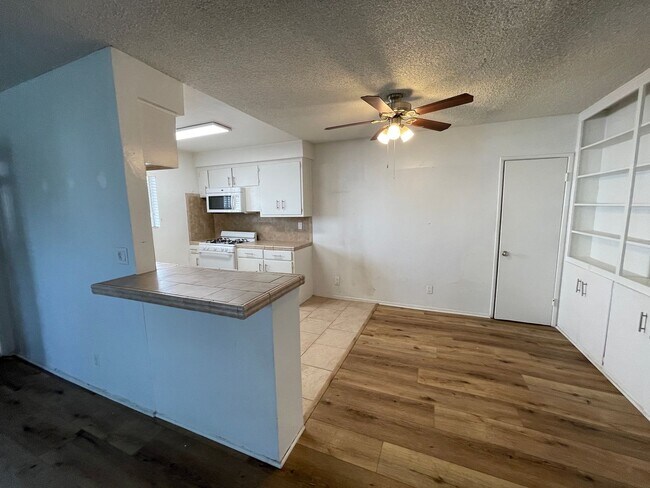 Building Photo - 2314 Chariton Ave