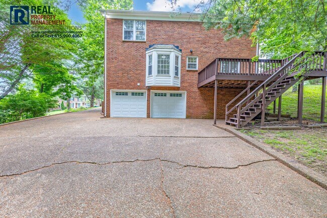 Building Photo - Beautiful Brentwood 3 BD home with attache...