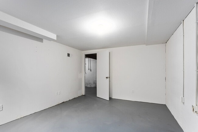 Building Photo - 421 W 87 Pl