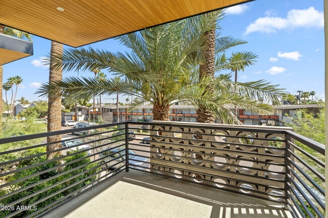 Building Photo - 6916 E 2nd St