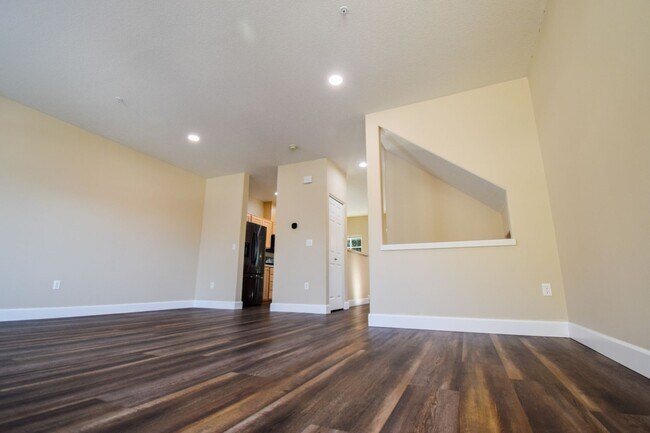 Building Photo - 10735 SW Canterbury Ln
