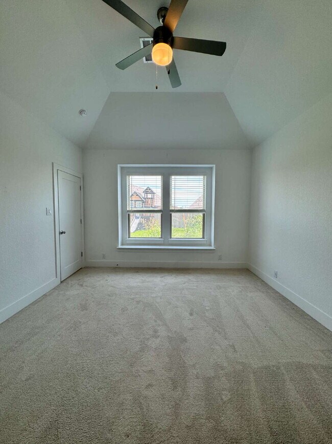 Building Photo - "Charming 4-Bed, 3-Bath Home in Castrovill...