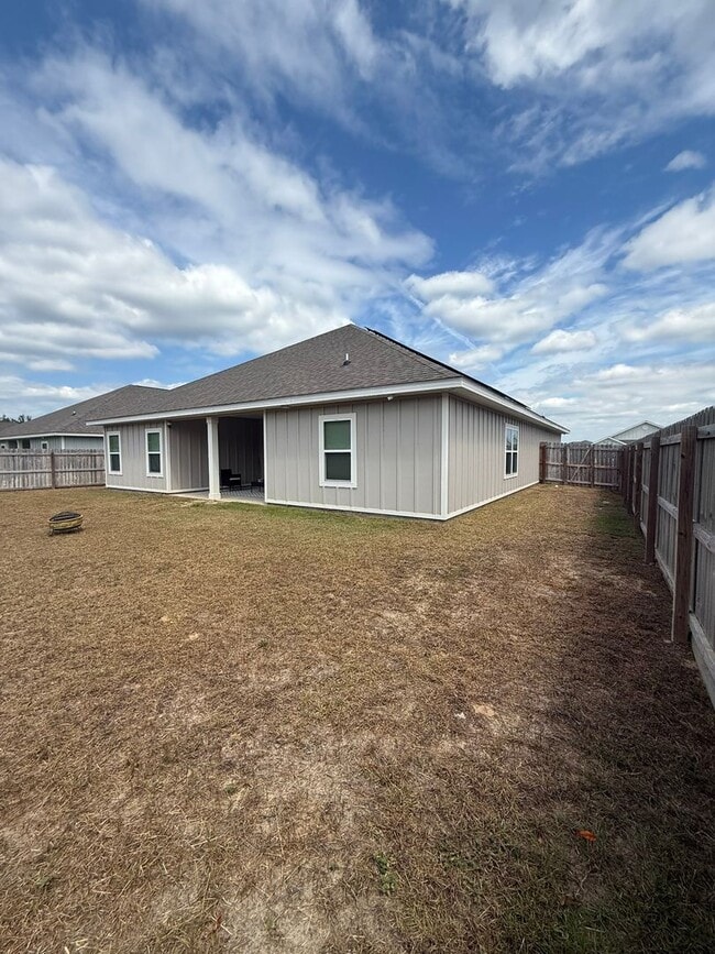 Building Photo - 4 bedroom 3 FULL bath home in Shoal River Landing...AVAILABLE JUNE 2026!