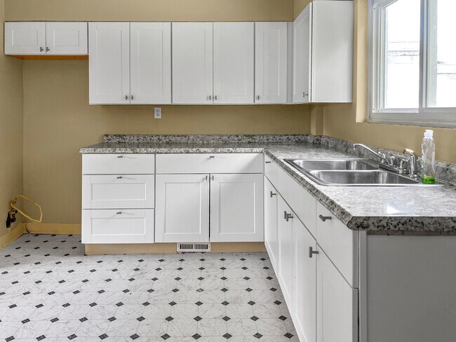 Building Photo - Charming 4 beds 1 bath in Akron!
