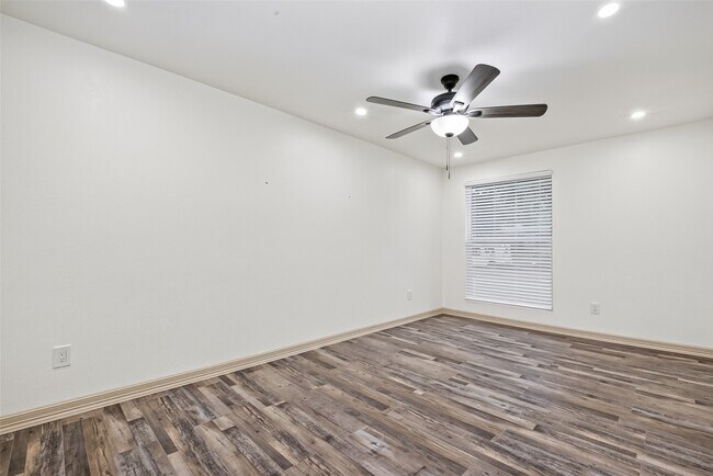 Building Photo - 5803 Greencraig Dr