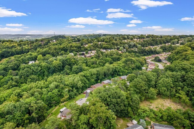Building Photo - AVAILABLE AUGUST 1ST!! Gorgeous 3 BEDROOM ...