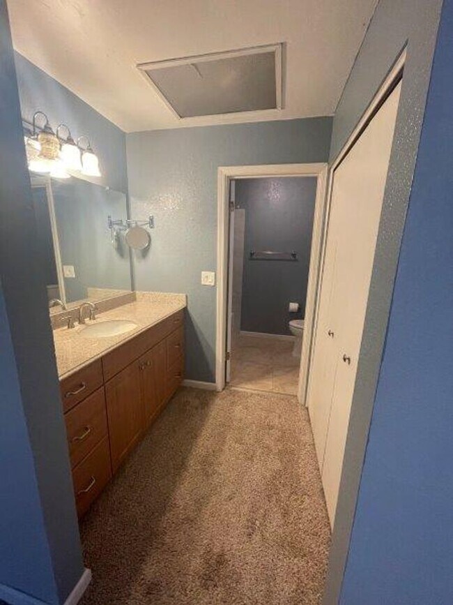 Building Photo - Gorgeous 3 Bedroom1/2 Plex in Elk Grove