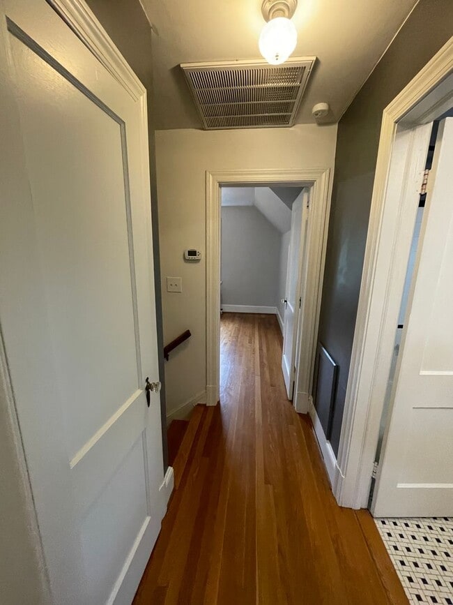 Building Photo - Charming Brick Cape in Colonial Place