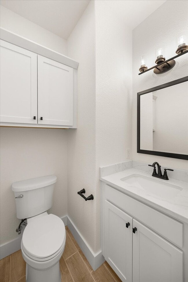 Building Photo - Bright, Spacious, & Beautifully Designed 1 bed 1.5 bath