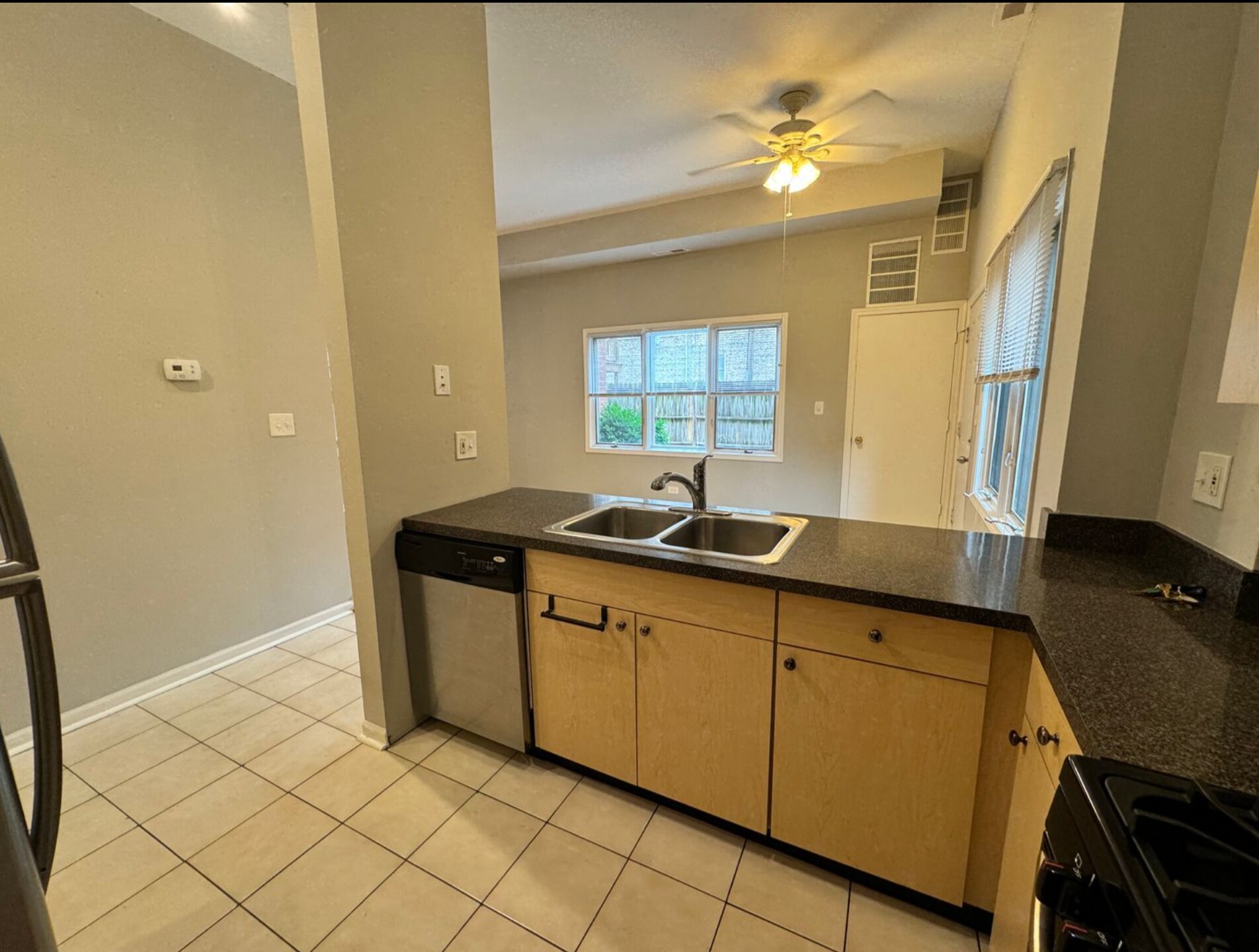 Building Photo - 4955 N Damen Ave