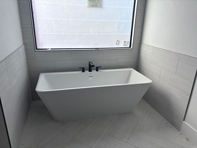 Building Photo - Brand New 6 Bed 4 Bath Rental Near Sand Hollow!