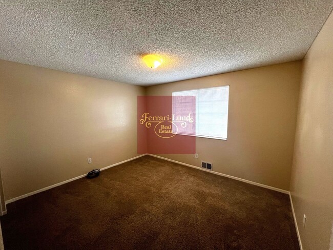 Building Photo - Home in Southwest Reno, 4 bedrooms - KAY D...