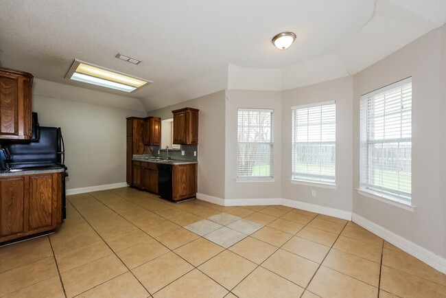 Building Photo - 724 Nicole Dr