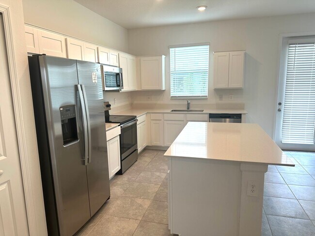 Building Photo - Champions Pointe 3 bed 2.5 bath Town home ...
