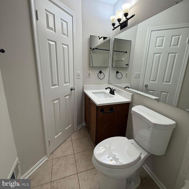 Building Photo - 8442 Springfield Oaks Dr
