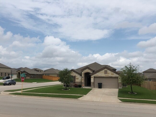 Building Photo - 3701 Cotton Patch Dr