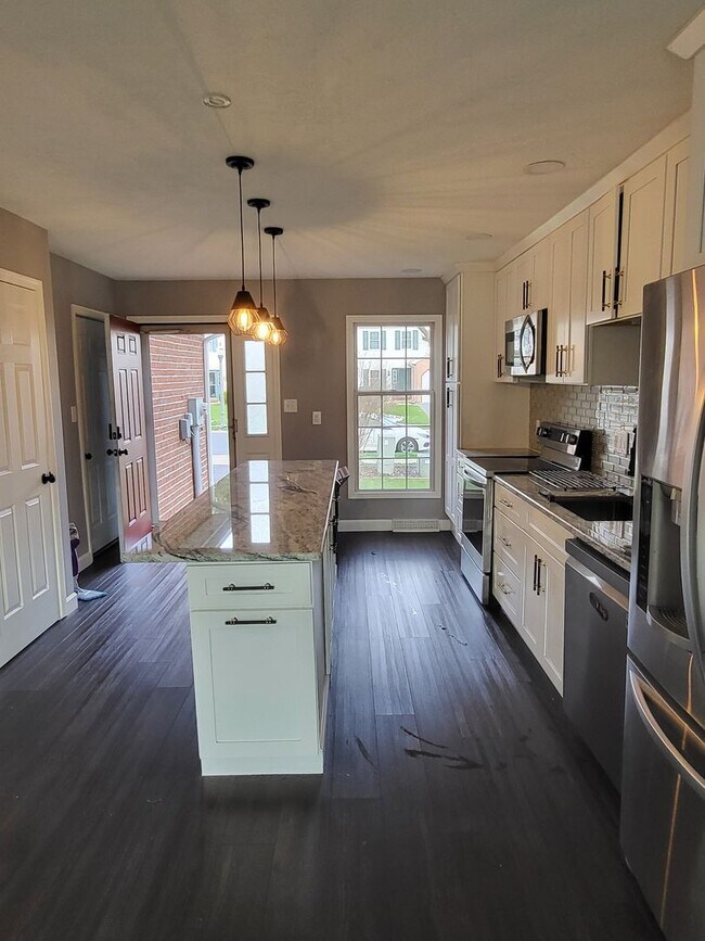 Building Photo - 3 Bedroom Townhome in Lititz