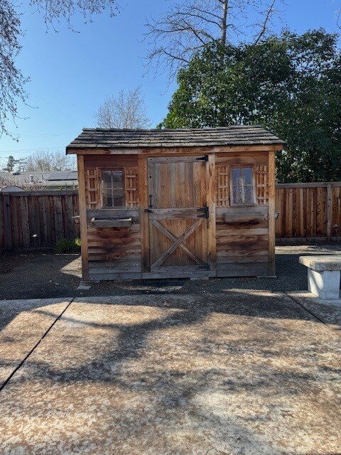 Building Photo - 1004 Esther Dr