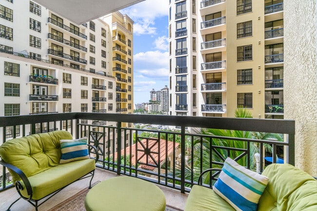 Building Photo - 701 S Olive Ave