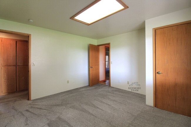 Building Photo - 4 Bedroom, 3 Bath Home in West Richland