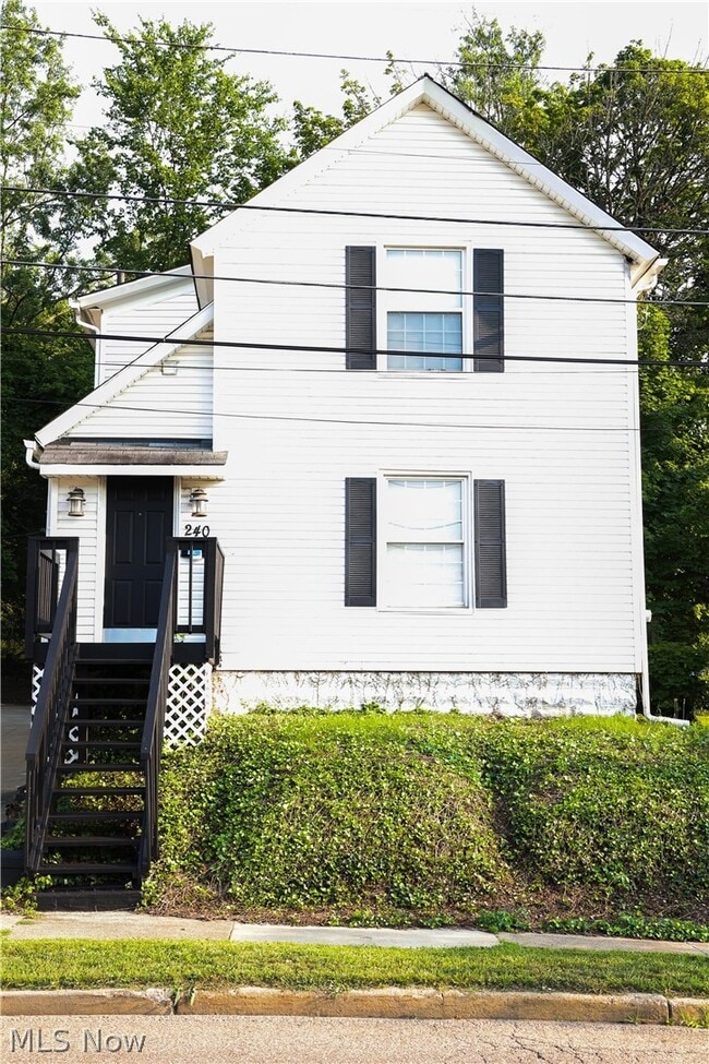 Building Photo - 240 E Miller Ave