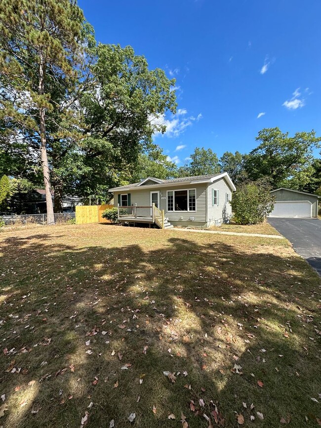 Building Photo - Charming 3-Bedroom, 2-Bath Home for Long-T...