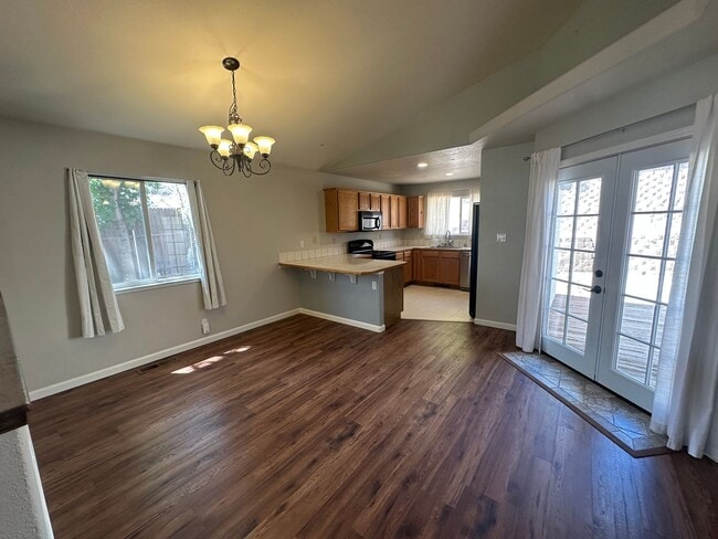 Building Photo - 3 bedroom, 2 bath home in Sparks! Must see!!!