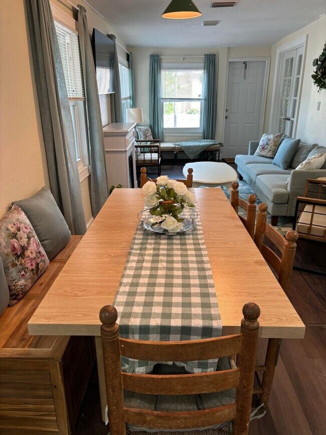 Building Photo - 336 SW 5th Ave