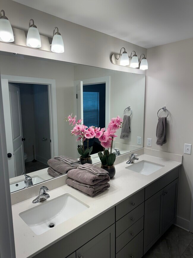 Building Photo - Mebane townhouse