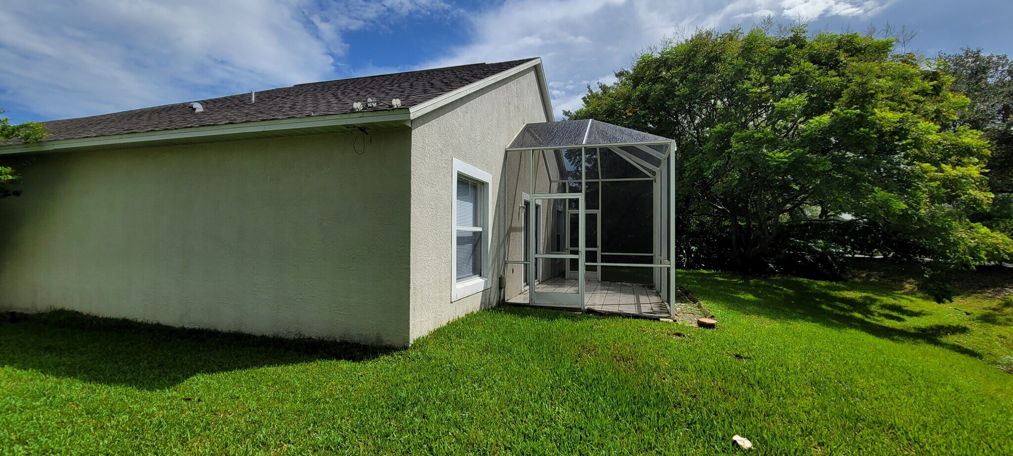 Building Photo - 268 Gala Cir