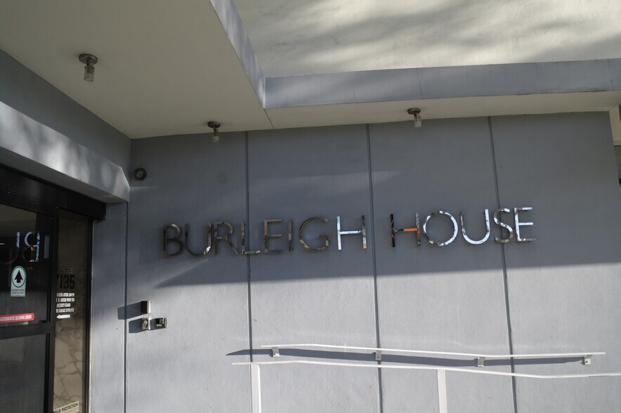 Building Photo - 7135 Collins Ave