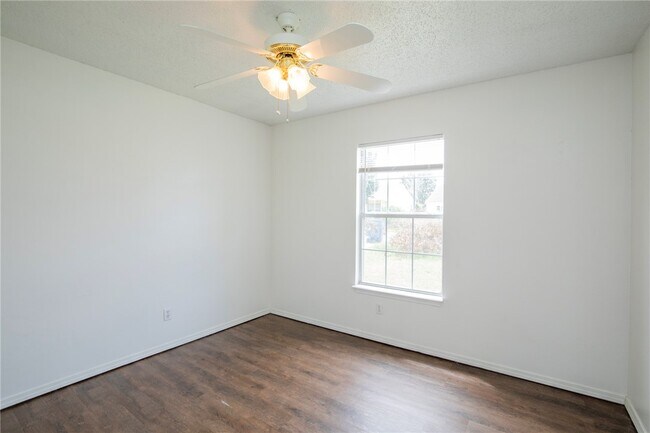 Building Photo - 2509 Parkcrest Dr