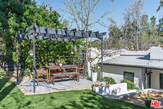 Building Photo - 4870 Stratford Rd