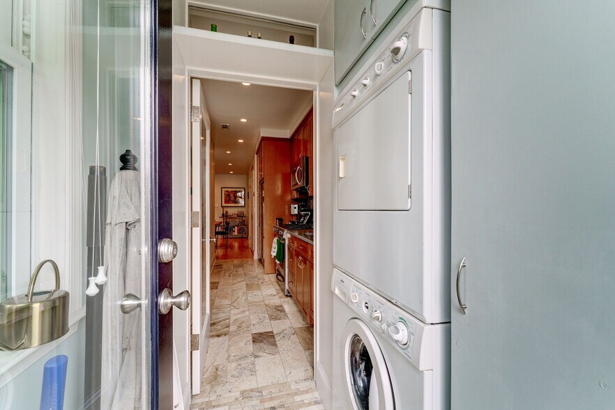 Main Level Laundry Room! - 602 14th Pl NE