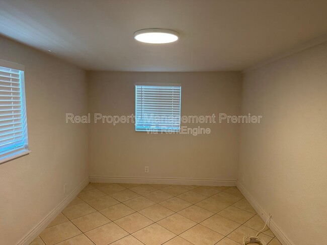 Building Photo - 1264 Ct-25