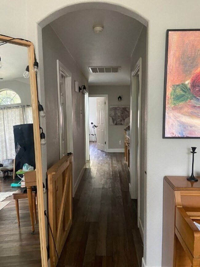 Building Photo - Beautiful Four Bedroom Home in Olive Estates