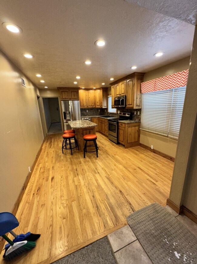 Building Photo - Mountain Green Home For Rent!