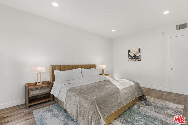 Building Photo - 4806 Sylmar Ave