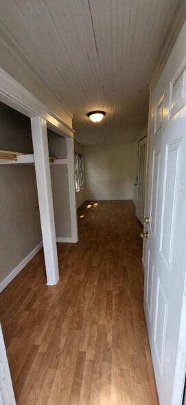 Building Photo - 812 6th Ave S
